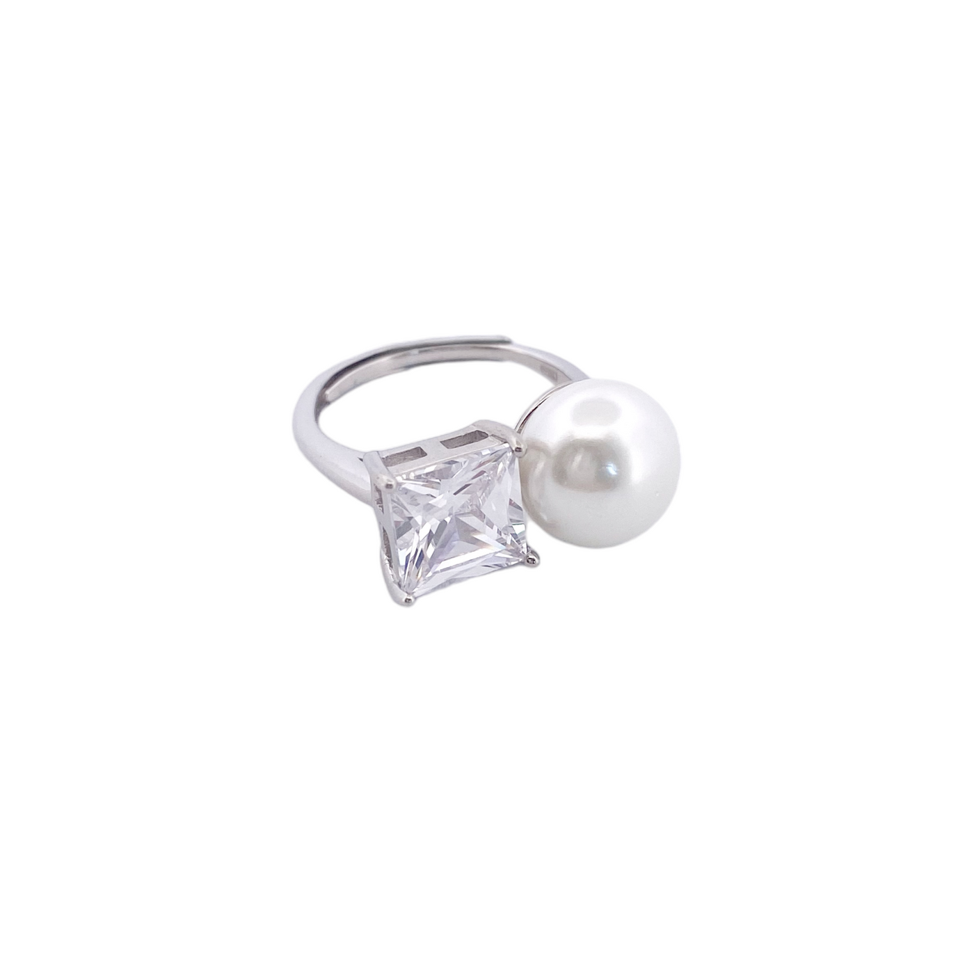 SILVER RING WITH SHELL PEARL AND CZ