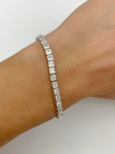 Tennis casting bracelet with white square stones - rhodium