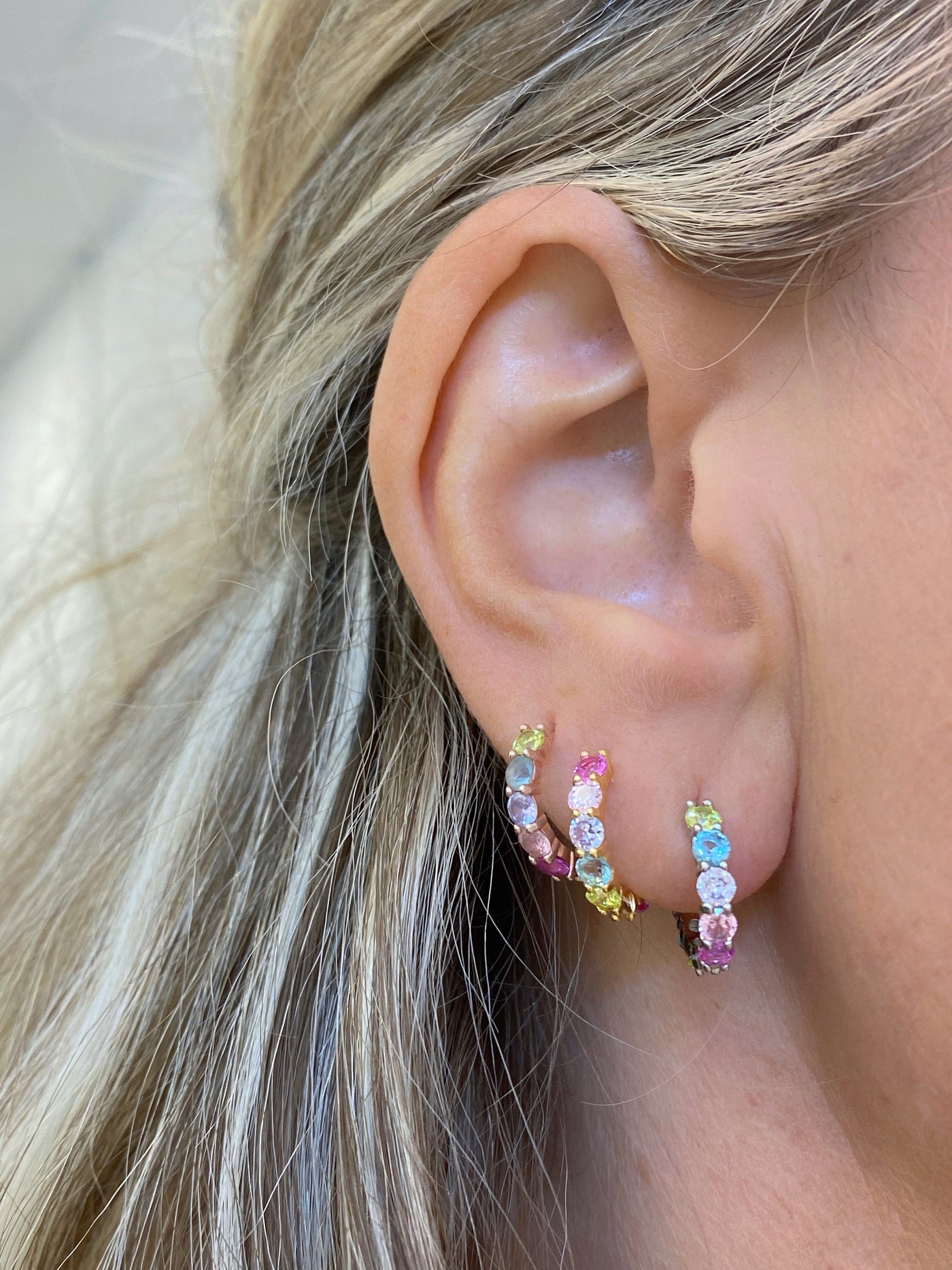 Silver hoop earrings with multicolor stones - 20 mm
