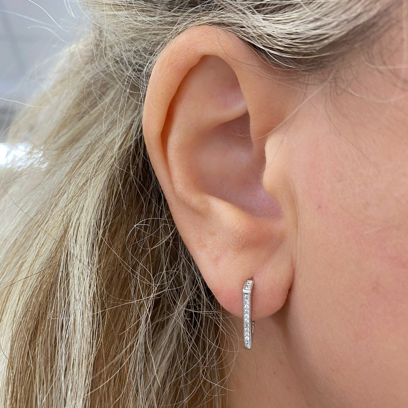 Silver triangle-shape earrings with zirconia - 12x18 mm